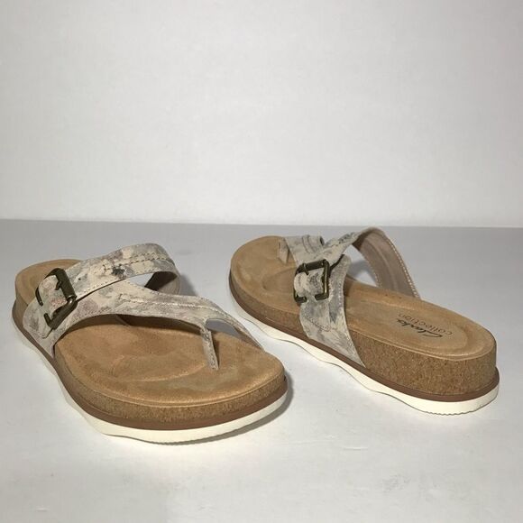 Clarks Collection Brynn Madi Buckle Toe-Post Sandals - Picture 3 of 8